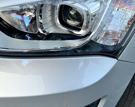 Серый Хендай Санта Фе, объемом двигателя 2 л и пробегом 200 тыс. км за 15200 $, фото 3 на Automoto.ua