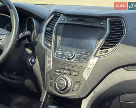 Сірий Хендай Санта Фе, об'ємом двигуна 2 л та пробігом 209 тис. км за 17900 $, фото 36 на Automoto.ua