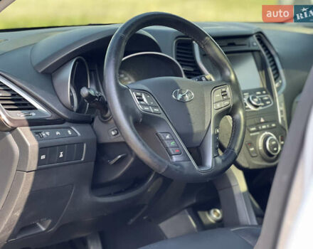 Сірий Хендай Санта Фе, об'ємом двигуна 2 л та пробігом 209 тис. км за 17900 $, фото 40 на Automoto.ua