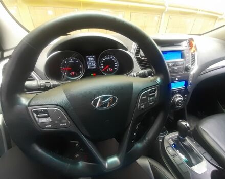 Серый Хендай Санта Фе, объемом двигателя 2 л и пробегом 185 тыс. км за 16000 $, фото 4 на Automoto.ua