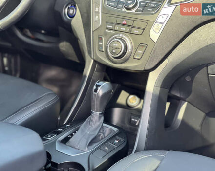 Сірий Хендай Санта Фе, об'ємом двигуна 2 л та пробігом 209 тис. км за 17900 $, фото 37 на Automoto.ua