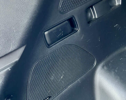 Серый Хендай Санта Фе, объемом двигателя 2 л и пробегом 200 тыс. км за 15200 $, фото 12 на Automoto.ua