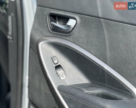 Сірий Хендай Санта Фе, об'ємом двигуна 2 л та пробігом 209 тис. км за 17900 $, фото 28 на Automoto.ua