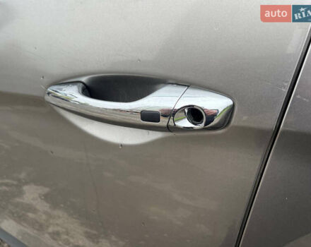 Сірий Хендай Санта Фе, об'ємом двигуна 2 л та пробігом 158 тис. км за 12400 $, фото 12 на Automoto.ua