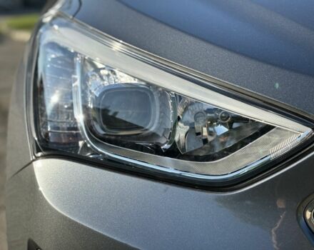 Серый Хендай Санта Фе, объемом двигателя 2 л и пробегом 228 тыс. км за 16400 $, фото 11 на Automoto.ua