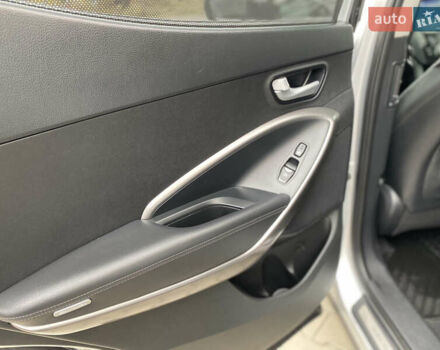 Серый Хендай Санта Фе, объемом двигателя 2.36 л и пробегом 219 тыс. км за 13800 $, фото 18 на Automoto.ua