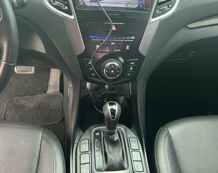 Серый Хендай Санта Фе, объемом двигателя 2 л и пробегом 93 тыс. км за 17204 $, фото 8 на Automoto.ua