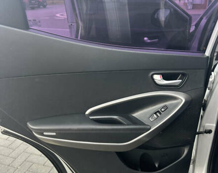 Серый Хендай Санта Фе, объемом двигателя 2 л и пробегом 93 тыс. км за 17204 $, фото 11 на Automoto.ua