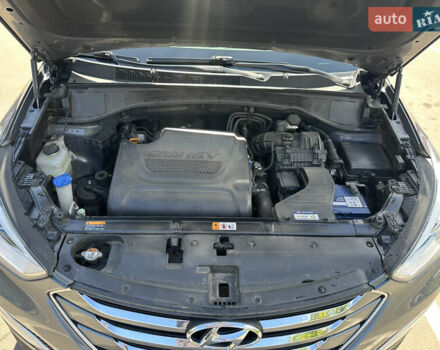 Серый Хендай Санта Фе, объемом двигателя 2.2 л и пробегом 190 тыс. км за 19500 $, фото 16 на Automoto.ua