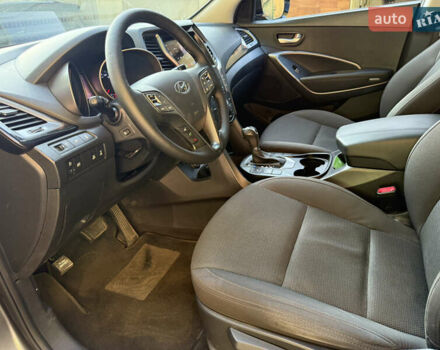 Серый Хендай Санта Фе, объемом двигателя 2.2 л и пробегом 190 тыс. км за 19500 $, фото 9 на Automoto.ua