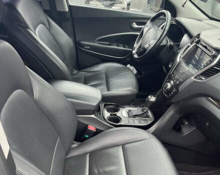 Серый Хендай Санта Фе, объемом двигателя 2 л и пробегом 281 тыс. км за 16600 $, фото 6 на Automoto.ua