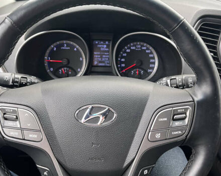 Серый Хендай Санта Фе, объемом двигателя 2 л и пробегом 281 тыс. км за 16600 $, фото 5 на Automoto.ua