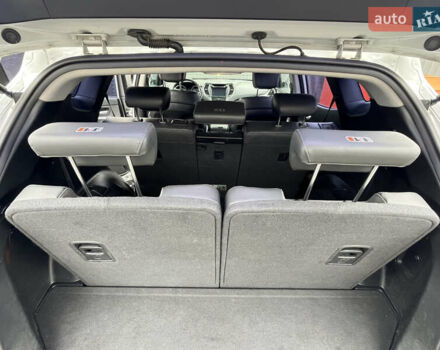 Серый Хендай Санта Фе, объемом двигателя 2 л и пробегом 281 тыс. км за 16600 $, фото 11 на Automoto.ua