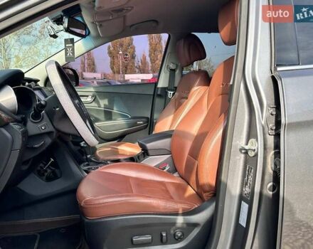 Серый Хендай Санта Фе, объемом двигателя 2 л и пробегом 129 тыс. км за 19000 $, фото 11 на Automoto.ua