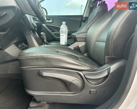 Серый Хендай Санта Фе, объемом двигателя 2 л и пробегом 93 тыс. км за 17204 $, фото 7 на Automoto.ua