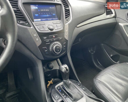 Серый Хендай Санта Фе, объемом двигателя 2.36 л и пробегом 219 тыс. км за 13800 $, фото 14 на Automoto.ua