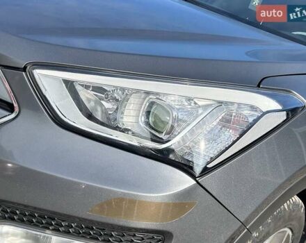 Серый Хендай Санта Фе, объемом двигателя 2 л и пробегом 129 тыс. км за 19000 $, фото 8 на Automoto.ua