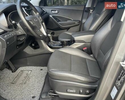 Сірий Хендай Санта Фе, об'ємом двигуна 2 л та пробігом 186 тис. км за 17499 $, фото 24 на Automoto.ua