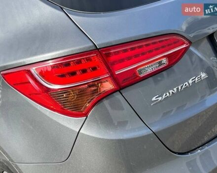 Серый Хендай Санта Фе, объемом двигателя 2 л и пробегом 129 тыс. км за 19000 $, фото 10 на Automoto.ua