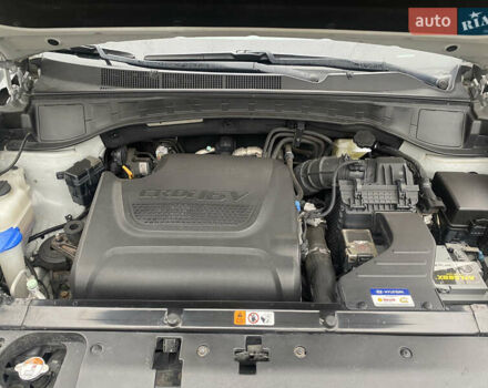 Серый Хендай Санта Фе, объемом двигателя 2 л и пробегом 173 тыс. км за 18200 $, фото 8 на Automoto.ua