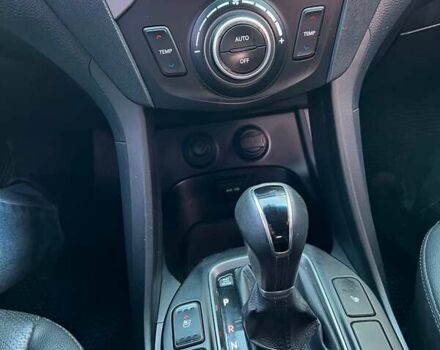 Серый Хендай Санта Фе, объемом двигателя 2 л и пробегом 247 тыс. км за 15500 $, фото 2 на Automoto.ua