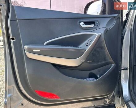 Серый Хендай Санта Фе, объемом двигателя 2 л и пробегом 129 тыс. км за 19000 $, фото 13 на Automoto.ua