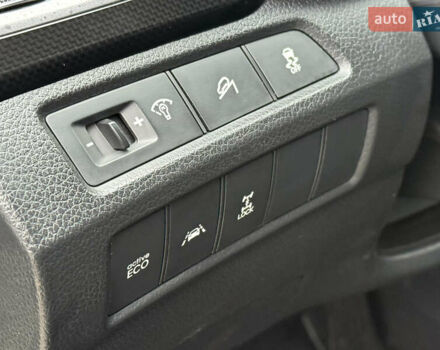 Серый Хендай Санта Фе, объемом двигателя 2.2 л и пробегом 185 тыс. км за 18550 $, фото 58 на Automoto.ua