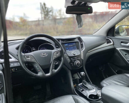 Серый Хендай Санта Фе, объемом двигателя 2.36 л и пробегом 219 тыс. км за 13800 $, фото 9 на Automoto.ua
