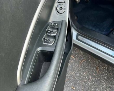 Серый Хендай Санта Фе, объемом двигателя 2 л и пробегом 247 тыс. км за 15500 $, фото 5 на Automoto.ua