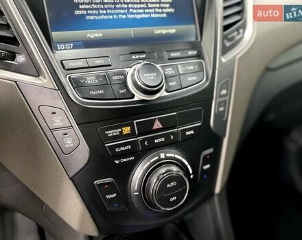 Серый Хендай Санта Фе, объемом двигателя 2 л и пробегом 130 тыс. км за 14700 $, фото 18 на Automoto.ua