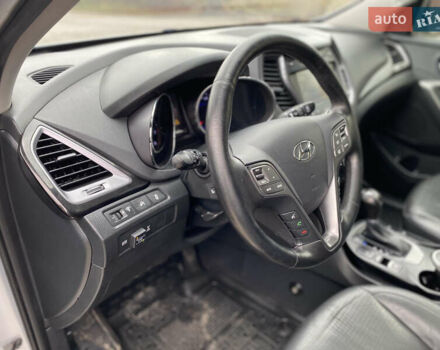 Серый Хендай Санта Фе, объемом двигателя 2.36 л и пробегом 219 тыс. км за 13800 $, фото 12 на Automoto.ua