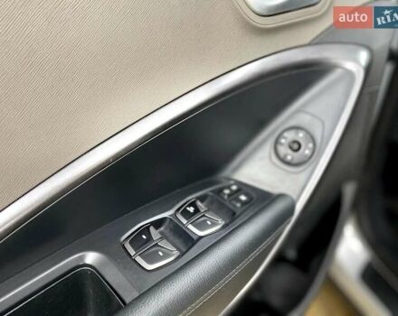 Серый Хендай Санта Фе, объемом двигателя 2 л и пробегом 130 тыс. км за 14700 $, фото 52 на Automoto.ua