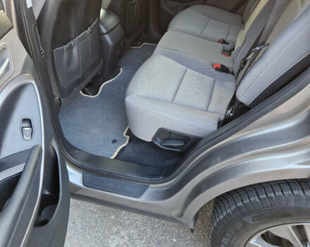 Серый Хендай Санта Фе, объемом двигателя 2.36 л и пробегом 165 тыс. км за 16000 $, фото 9 на Automoto.ua