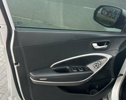 Серый Хендай Санта Фе, объемом двигателя 2 л и пробегом 93 тыс. км за 17204 $, фото 5 на Automoto.ua