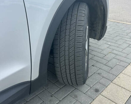 Серый Хендай Санта Фе, объемом двигателя 2 л и пробегом 93 тыс. км за 17204 $, фото 3 на Automoto.ua