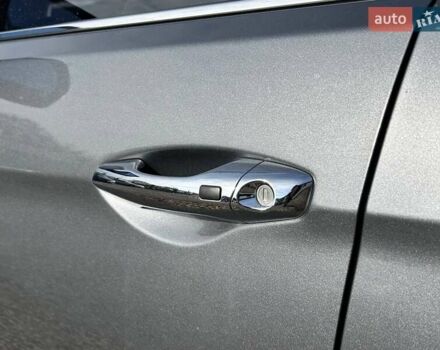 Серый Хендай Санта Фе, объемом двигателя 2 л и пробегом 129 тыс. км за 19000 $, фото 9 на Automoto.ua