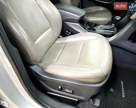 Серый Хендай Санта Фе, объемом двигателя 2 л и пробегом 130 тыс. км за 14700 $, фото 3 на Automoto.ua