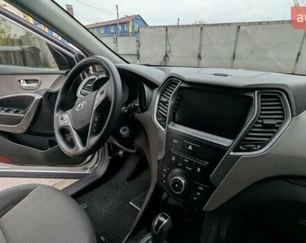 Серый Хендай Санта Фе, объемом двигателя 2.36 л и пробегом 155 тыс. км за 13300 $, фото 10 на Automoto.ua