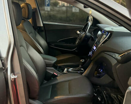 Серый Хендай Санта Фе, объемом двигателя 2 л и пробегом 207 тыс. км за 18500 $, фото 10 на Automoto.ua