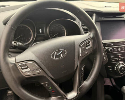 Серый Хендай Санта Фе, объемом двигателя 2 л и пробегом 126 тыс. км за 19000 $, фото 3 на Automoto.ua