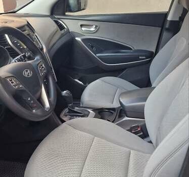 Серый Хендай Санта Фе, объемом двигателя 2.36 л и пробегом 145 тыс. км за 14200 $, фото 3 на Automoto.ua