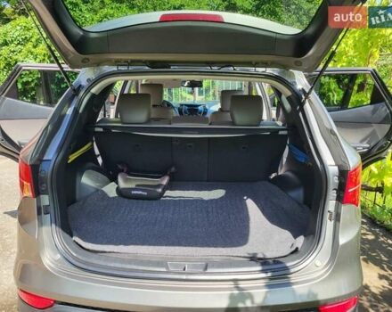 Хендай Санта Фе 2015 в Кривом Роге на Automoto.ua Серый Хендай Санта Фе, объемом двигателя 2.4 л и пробегом 192 тыс. км за 15650 $, фото 4 на Automoto.ua