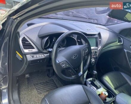 Серый Хендай Санта Фе, объемом двигателя 2 л и пробегом 250 тыс. км за 18000 $, фото 2 на Automoto.ua