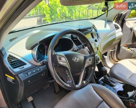 Хендай Санта Фе 2015 в Кривом Роге на Automoto.ua Серый Хендай Санта Фе, объемом двигателя 2.4 л и пробегом 192 тыс. км за 15650 $, фото 7 на Automoto.ua
