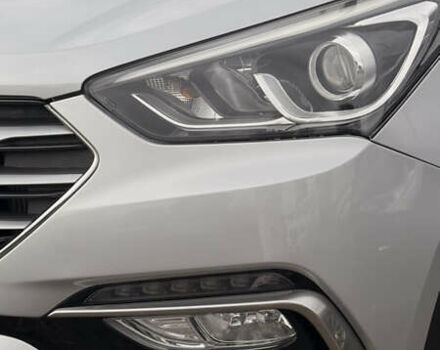 Серый Хендай Санта Фе, объемом двигателя 2 л и пробегом 126 тыс. км за 19000 $, фото 1 на Automoto.ua