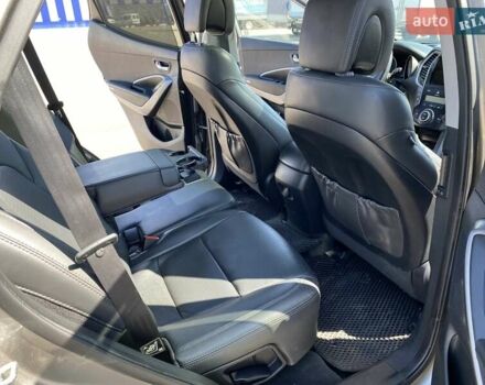 Серый Хендай Санта Фе, объемом двигателя 2.36 л и пробегом 185 тыс. км за 13950 $, фото 11 на Automoto.ua