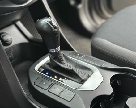 Серый Хендай Санта Фе, объемом двигателя 2.4 л и пробегом 147 тыс. км за 17399 $, фото 15 на Automoto.ua