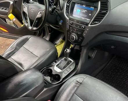 Серый Хендай Санта Фе, объемом двигателя 2.2 л и пробегом 179 тыс. км за 21500 $, фото 17 на Automoto.ua