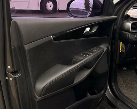 Серый Хендай Санта Фе, объемом двигателя 2 л и пробегом 126 тыс. км за 19000 $, фото 5 на Automoto.ua