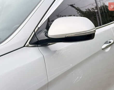 Серый Хендай Санта Фе, объемом двигателя 2 л и пробегом 126 тыс. км за 19000 $, фото 7 на Automoto.ua